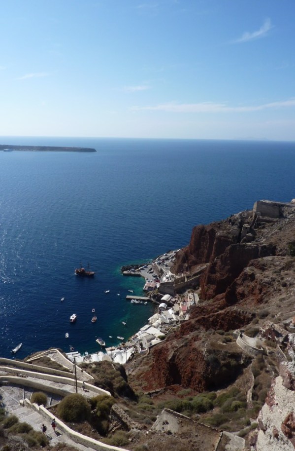 Path to Ammoudi beach