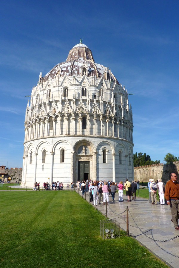 Baptistry in the Piazza dei Miracoli