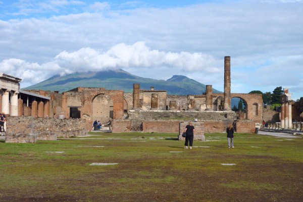 Vesuivius looming over Pompeii